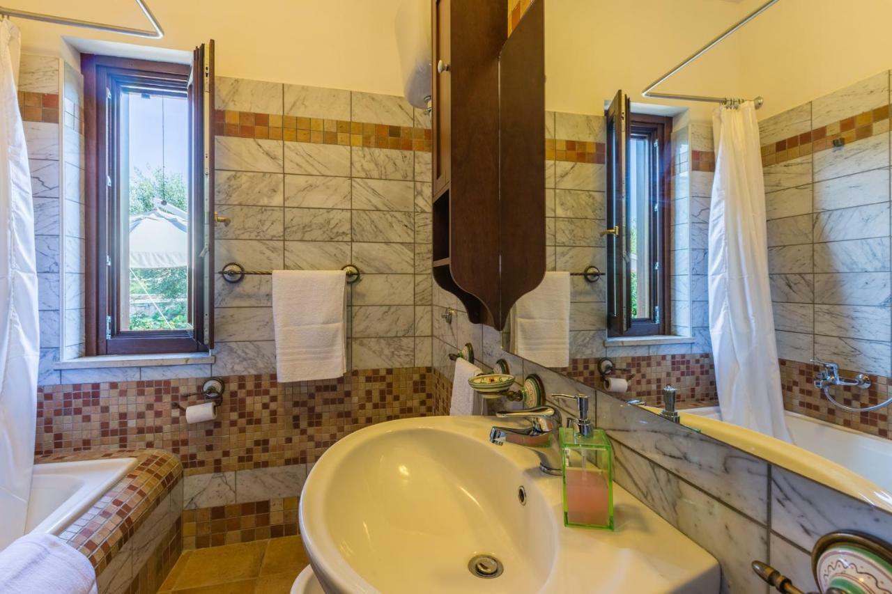 Villa La Casetta Sonnino ภายนอก รูปภาพ