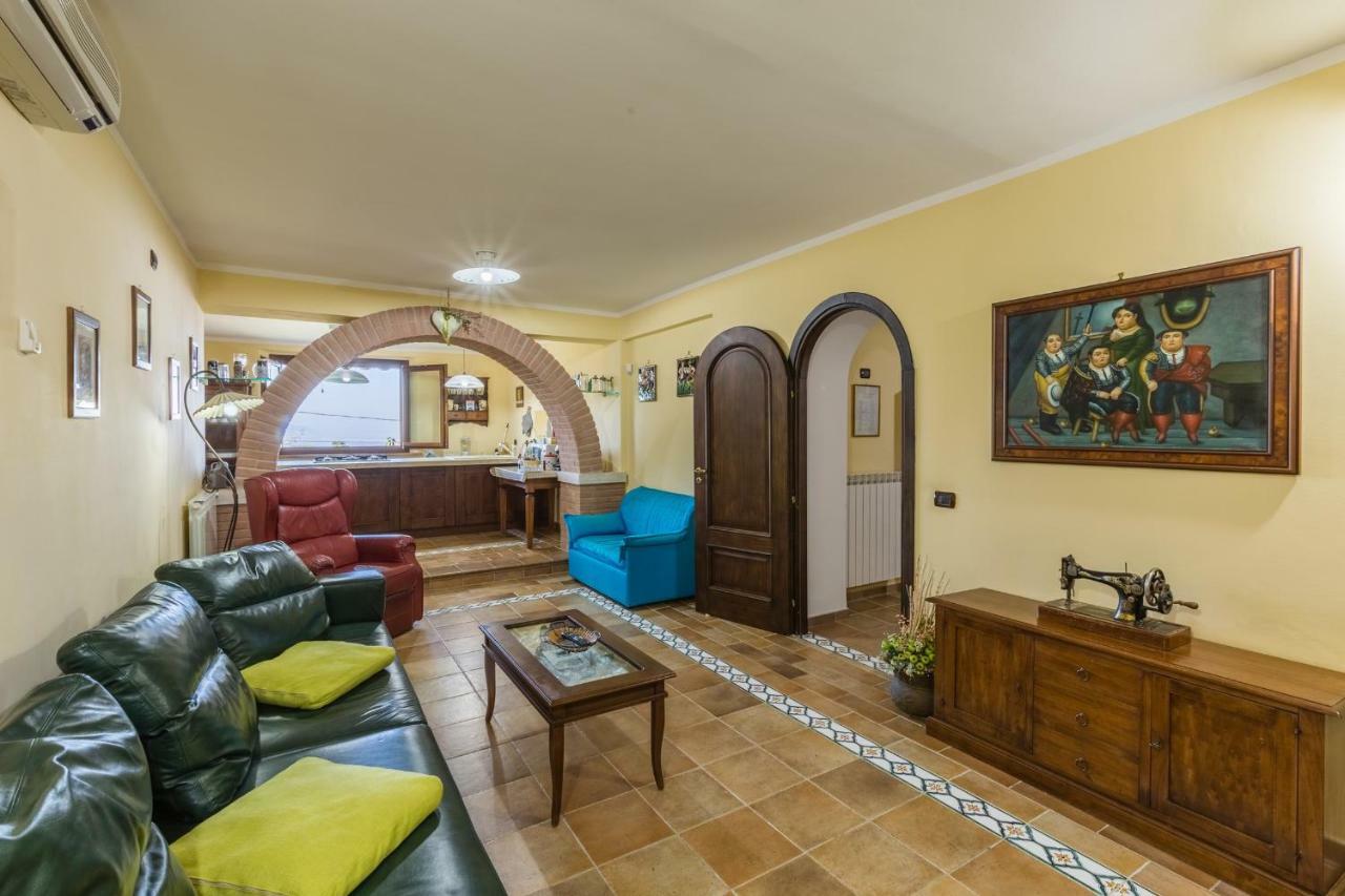 Villa La Casetta Sonnino ภายนอก รูปภาพ